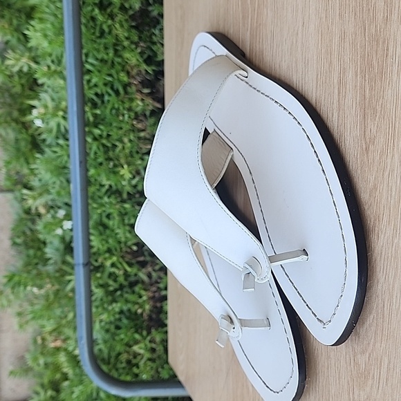 J Crew Cream Leather  Flip Flops Sandals Womens Size 10 - Picture 1 of 12